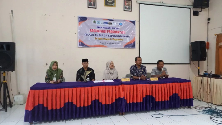 Image of Pengimbasan program SSK (Sekolah Siaga Kependudukan). Diantaranya adalah SMAN 1 Pegandon, SMAN 1 Kaliwungu, MA NU 04 AL Ma'arif Boja dan SMK Tamansiswa Boja.