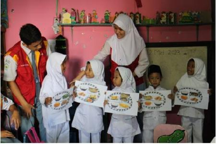Image of PELAKSANAAN POSBINDU “CERDIK” MELALUI EDUKASI GIZI BERIMBANG