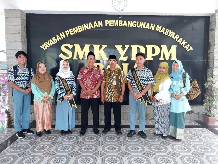 Image of tim SSK (Sekolah Siaga Kependudukan) SMAN 1 Boja mendapatkan kesempatan melakukan pengimbasan kepada sekolah sederajad yaitu di SMK YPPM Boja.
