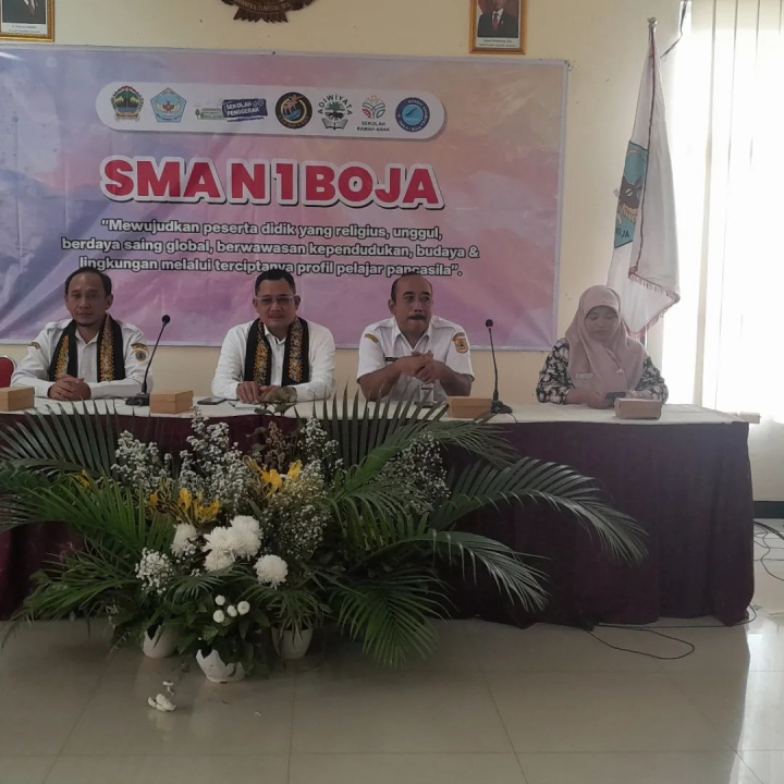 Image of Studi tiru Sekolah Siaga Kependudukan dari Tim DP3KB Kabupaten Brebes di SMA Negeri 1 Boja