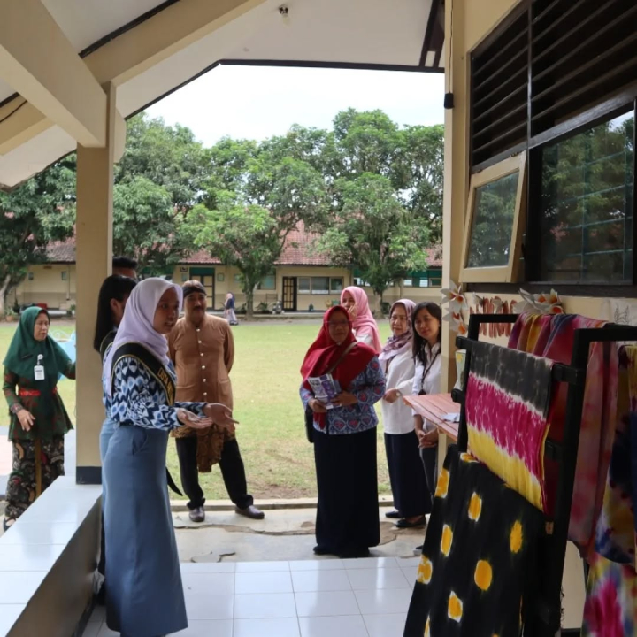 Image of Study Tiru Sekolah Siaga Kependudukan dari Dinas P2KBP3A Kabupaten Sragen di SMA Negeri 1 Boja